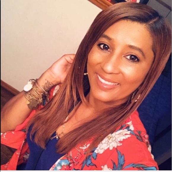 Meet your Posher, Jennifer - Picture 1 of 7